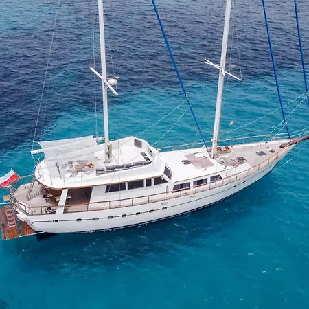 Spacious Yacht Hotel Barcelona City Center 5 Cabins Exterior foto